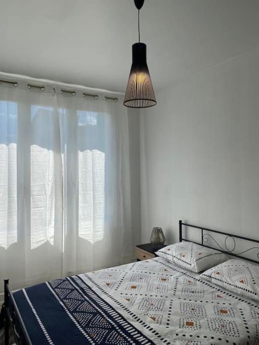 Bel Appartement Centre Ville De Вьерзон Экстерьер фото