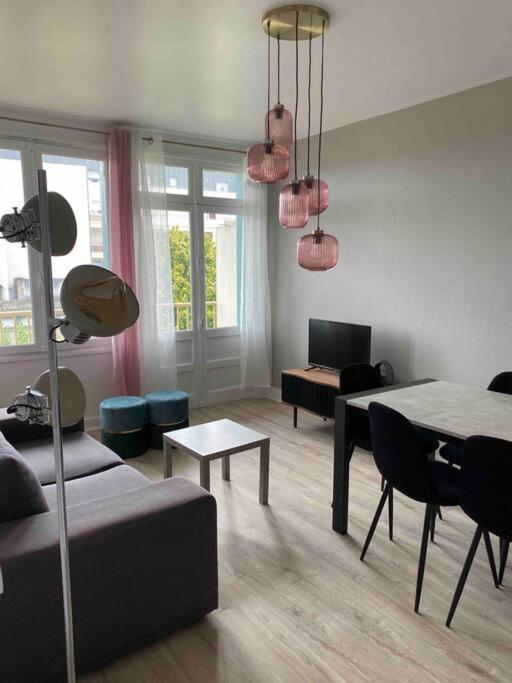 Bel Appartement Centre Ville De Вьерзон Экстерьер фото